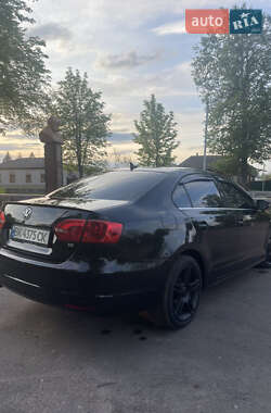 Седан Volkswagen Jetta 2014 в 