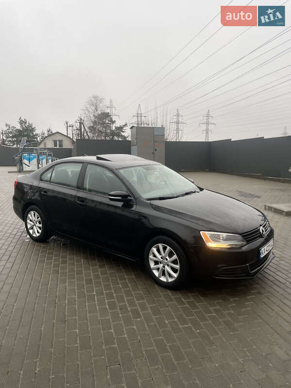 Седан Volkswagen Jetta 2010 в 