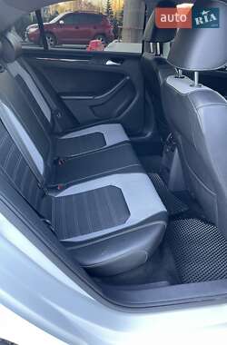 Седан Volkswagen Jetta 2016 в 