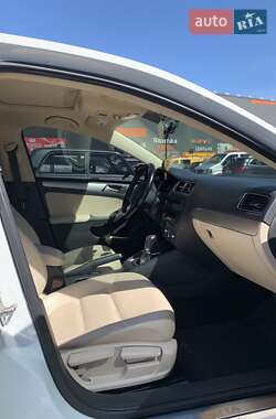 Седан Volkswagen Jetta 2016 в 