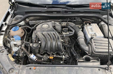 Седан Volkswagen Jetta 2010 в 