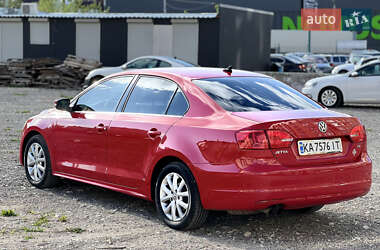Седан Volkswagen Jetta 2013 в 