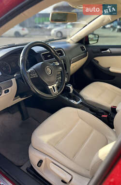 Седан Volkswagen Jetta 2013 в 