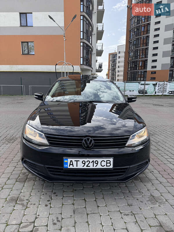 Седан Volkswagen Jetta 2011 в 