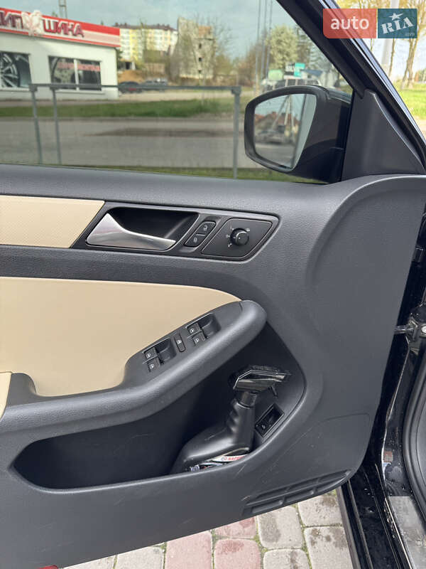 Седан Volkswagen Jetta 2011 в Ивано-Франковске фото 10 Седан Volkswagen Jetta 2011 в Ивано-Франковске