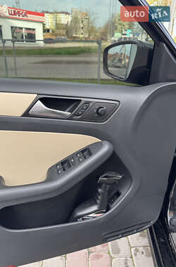Седан Volkswagen Jetta 2011 в 