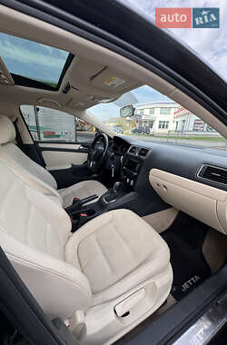 Седан Volkswagen Jetta 2011 в 