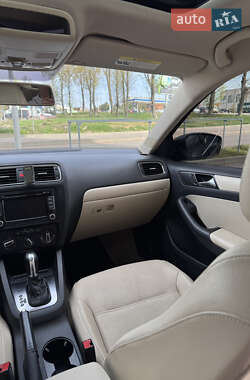 Седан Volkswagen Jetta 2011 в 
