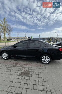 Седан Volkswagen Jetta 2011 в 