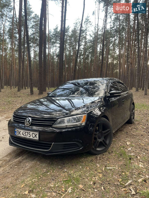 Седан Volkswagen Jetta 2014 в Кролевці