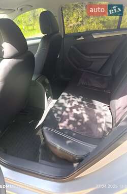 Седан Volkswagen Jetta 2015 в 