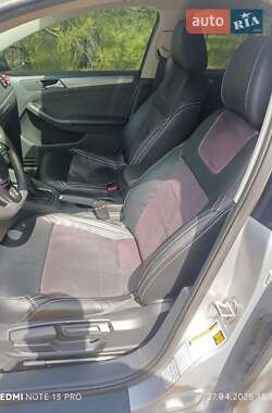 Седан Volkswagen Jetta 2015 в 