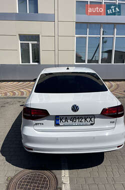 Седан Volkswagen Jetta 2016 в 