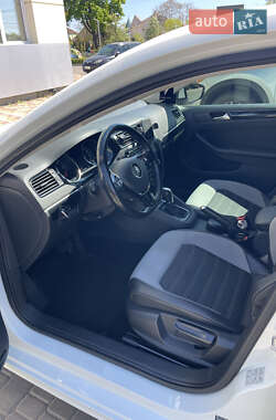 Седан Volkswagen Jetta 2016 в 