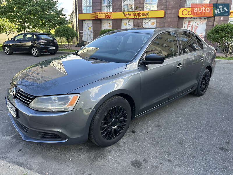 Седан Volkswagen Jetta 2012 в 