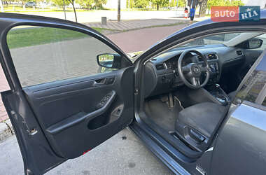 Седан Volkswagen Jetta 2012 в 