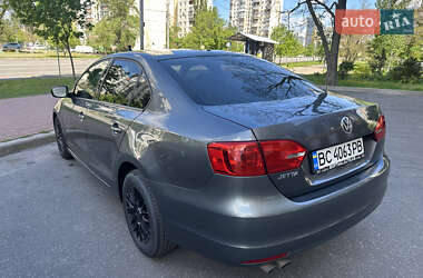 Седан Volkswagen Jetta 2012 в 