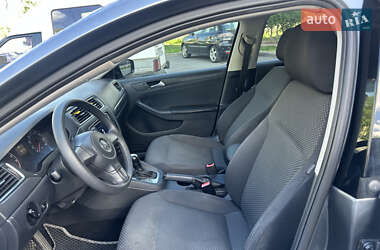 Седан Volkswagen Jetta 2012 в 