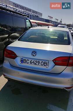 Седан Volkswagen Jetta 2011 в 