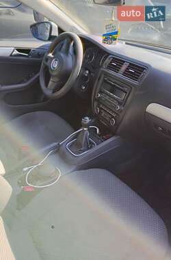 Седан Volkswagen Jetta 2011 в 