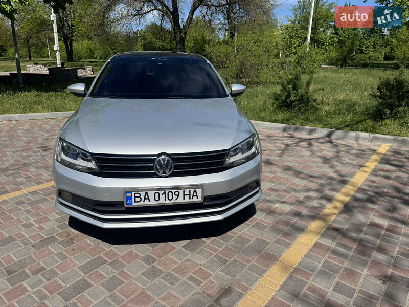 Седан Volkswagen Jetta 2016 в 
