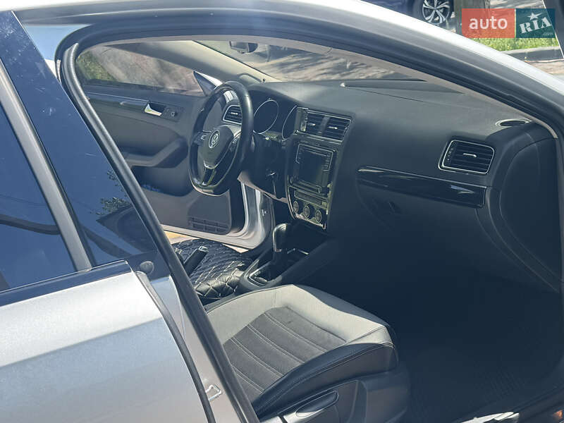 Седан Volkswagen Jetta 2016 в Кропивницькому