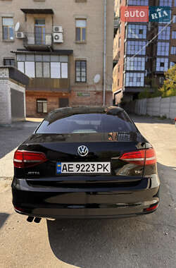 Седан Volkswagen Jetta 2017 в 