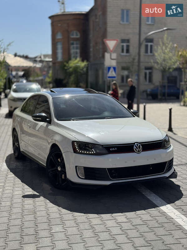 Седан Volkswagen Jetta 2014 в 