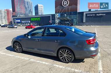 Седан Volkswagen Jetta 2014 в 