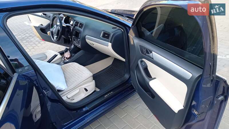 Седан Volkswagen Jetta 2013 в Городище