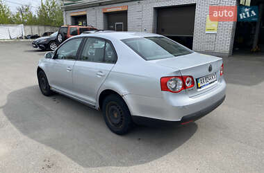 Седан Volkswagen Jetta 2006 в 