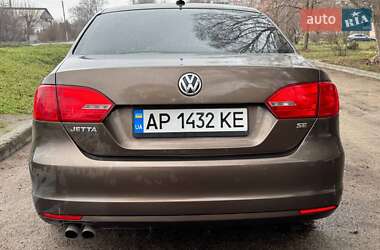 Седан Volkswagen Jetta 2013 в 