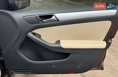 Седан Volkswagen Jetta 2013 в 