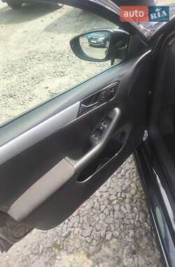 Седан Volkswagen Jetta 2010 в 