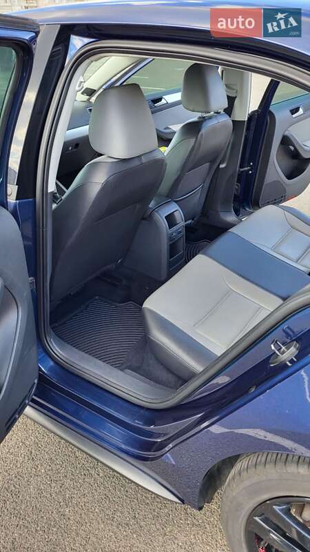 Седан Volkswagen Jetta 2013 в Киеве