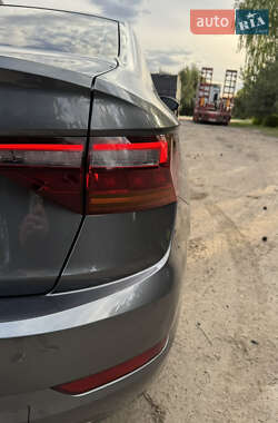 Седан Volkswagen Jetta 2019 в 