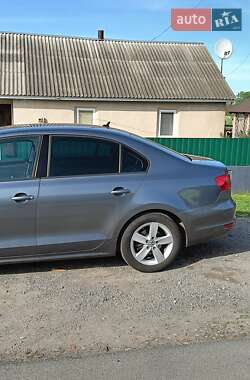 Седан Volkswagen Jetta 2011 в 