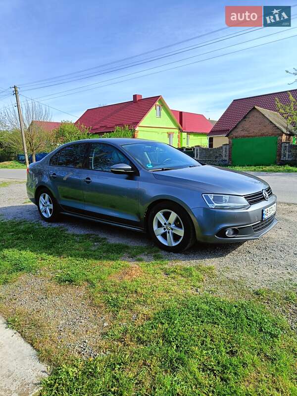 Седан Volkswagen Jetta 2011 в Калиновке