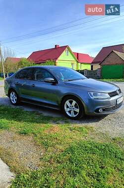 Седан Volkswagen Jetta 2011 в 