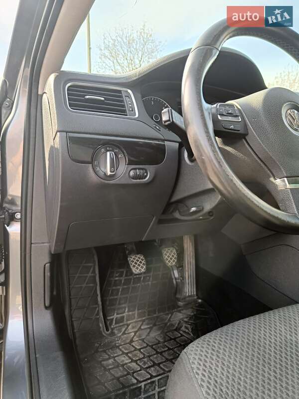 Седан Volkswagen Jetta 2011 в Калиновке
