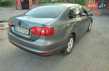 Седан Volkswagen Jetta 2012 в 