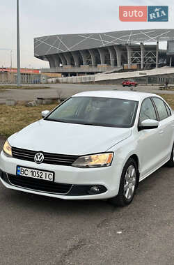 Седан Volkswagen Jetta 2016 в Львові