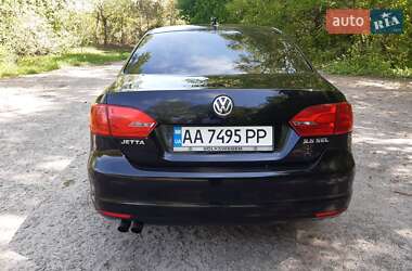 Седан Volkswagen Jetta 2012 в 