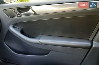 Седан Volkswagen Jetta 2012 в 