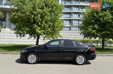 Седан Volkswagen Jetta 2018 в 