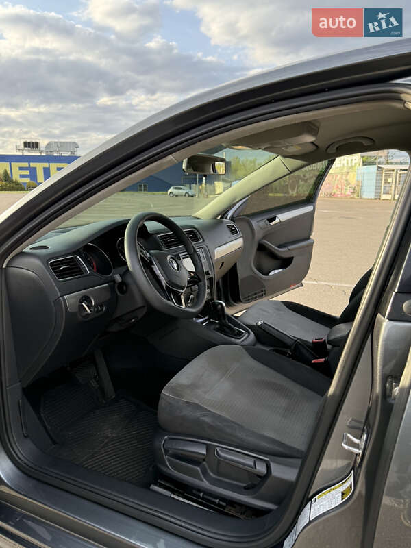 Седан Volkswagen Jetta 2017 в Днепре