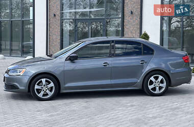 Седан Volkswagen Jetta 2013 в 