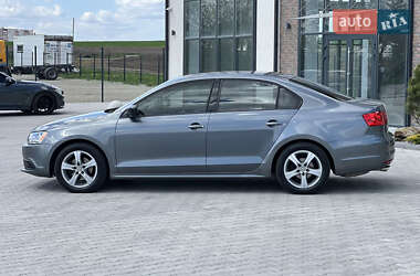 Седан Volkswagen Jetta 2013 в 