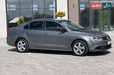 Седан Volkswagen Jetta 2013 в 
