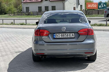 Седан Volkswagen Jetta 2013 в 